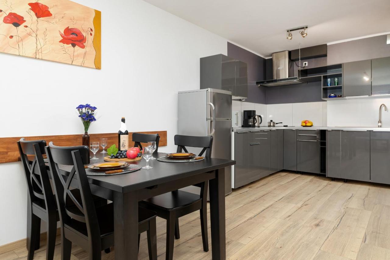 Apartamenty Wisniowy Sad By Noclegi Renters كولوبرزيغ المظهر الخارجي الصورة